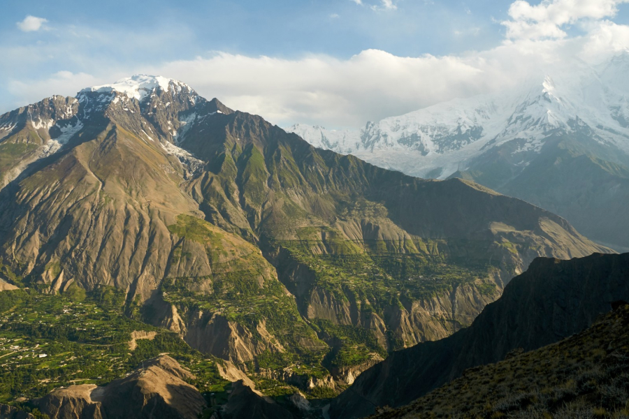 a) Panorama of the Saltoro Range on the right bank of the Nubra Valley